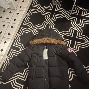 Mens Black Fur-Trimmed Hooded Jacket Canada goose